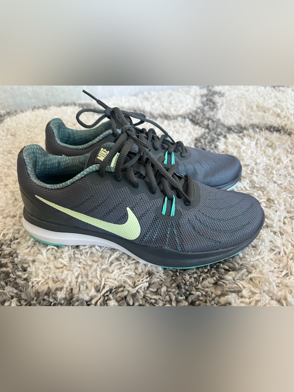 New !!! Nike women Charcoal and Mint Sneakers